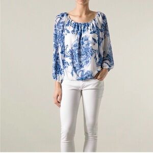 Alice + Olivia White and Blue Floral print bateau neckline Blouse women’s M